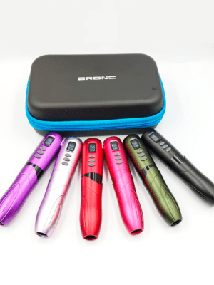 Bronc MAGIC Wireless Tattoo e PMU Pen hibrida,para preenchimento e traço. Escolha entre vermelho,preto,verde militar cinza,Pink ou Rosa. Fabricado com Alumínio Aeronáutico e CNC de Precisão. Bateria interna ou use o RCA.